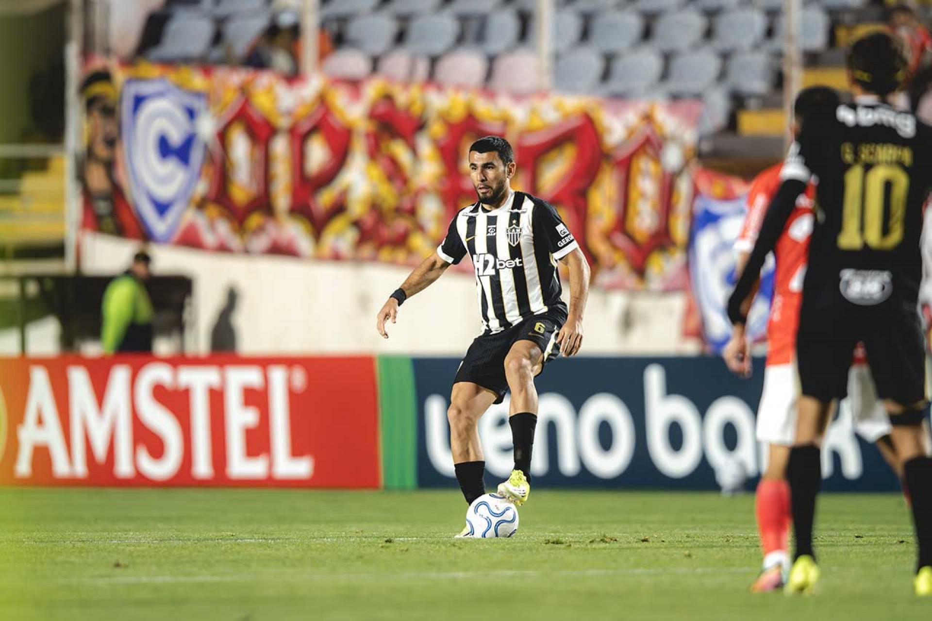 Lyanco ganha vaga no Atl&eacute;tico-MG ap&oacute;s sa&iacute;da de Alonso