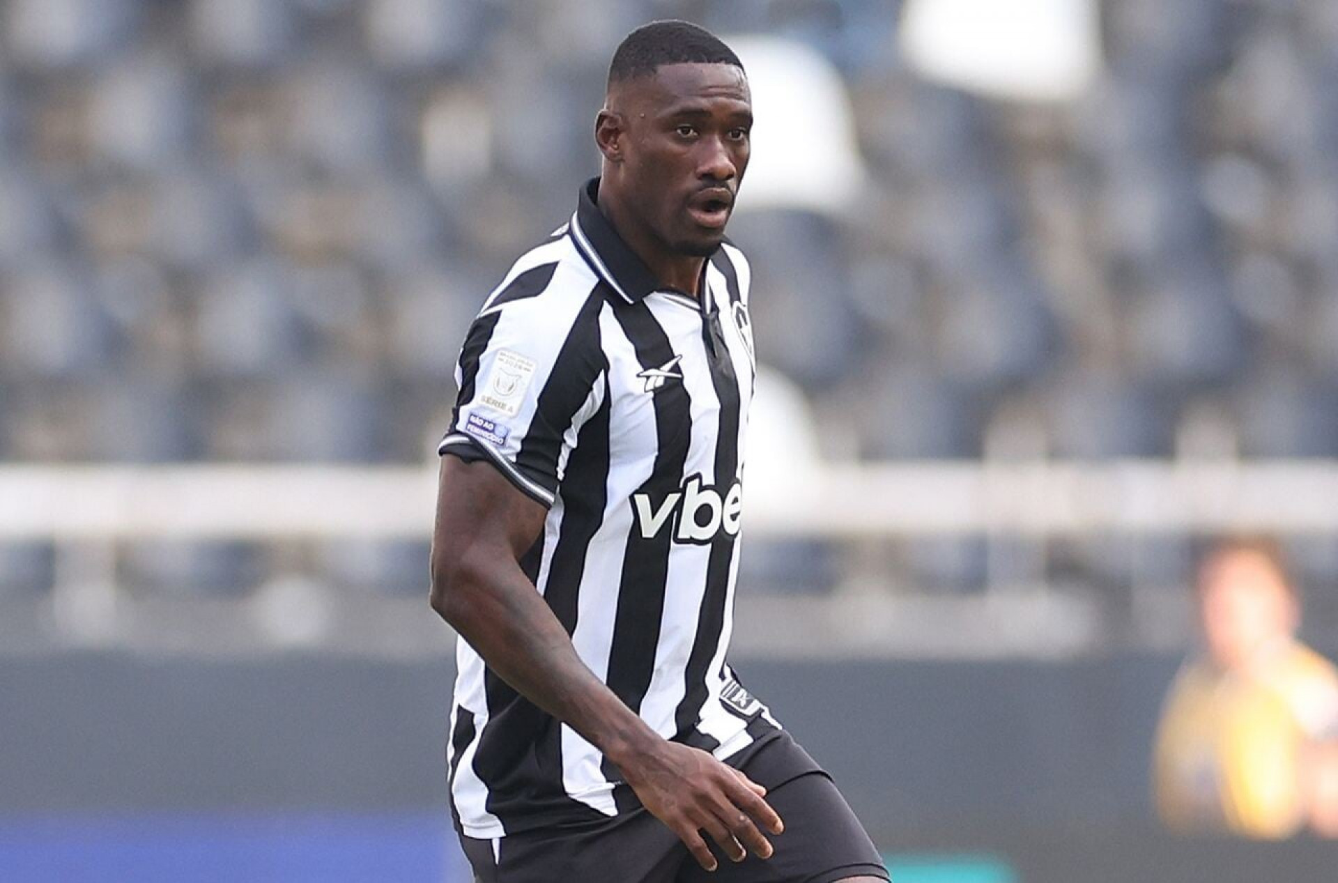 Botafogo debate rescis&atilde;o de Bastos ap&oacute;s aus&ecirc;ncia