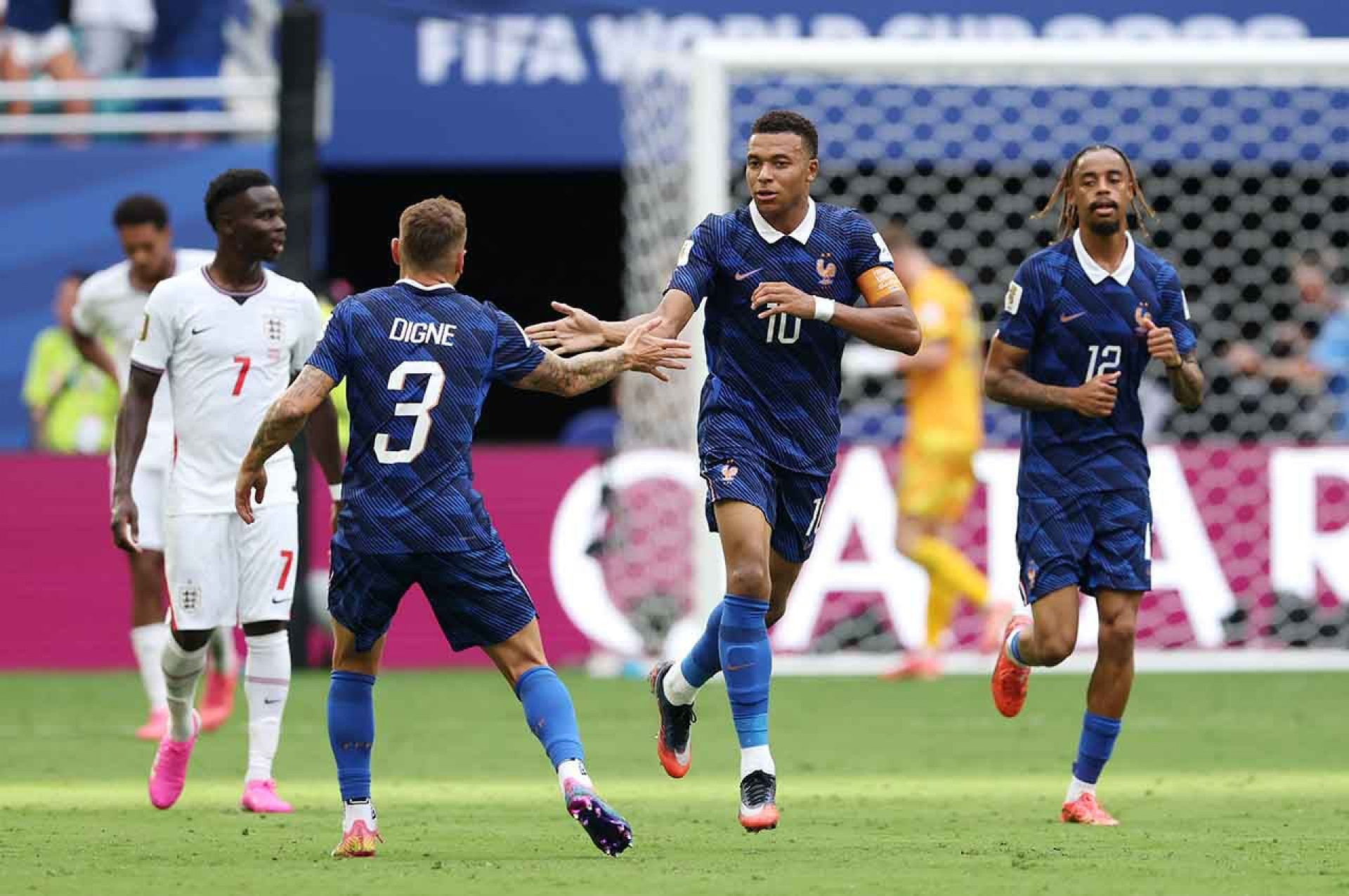 Deschamps assume culpa por primeiro tempo ruim da Fran&ccedil;a