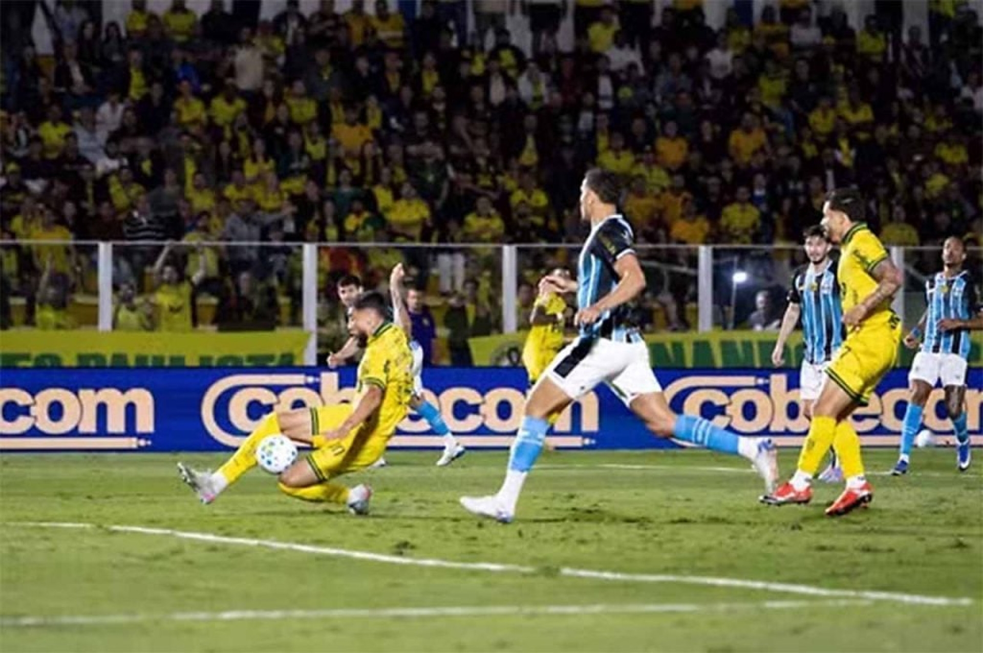 Gr&ecirc;mio termina primeiro turno com marca negativa como visitante