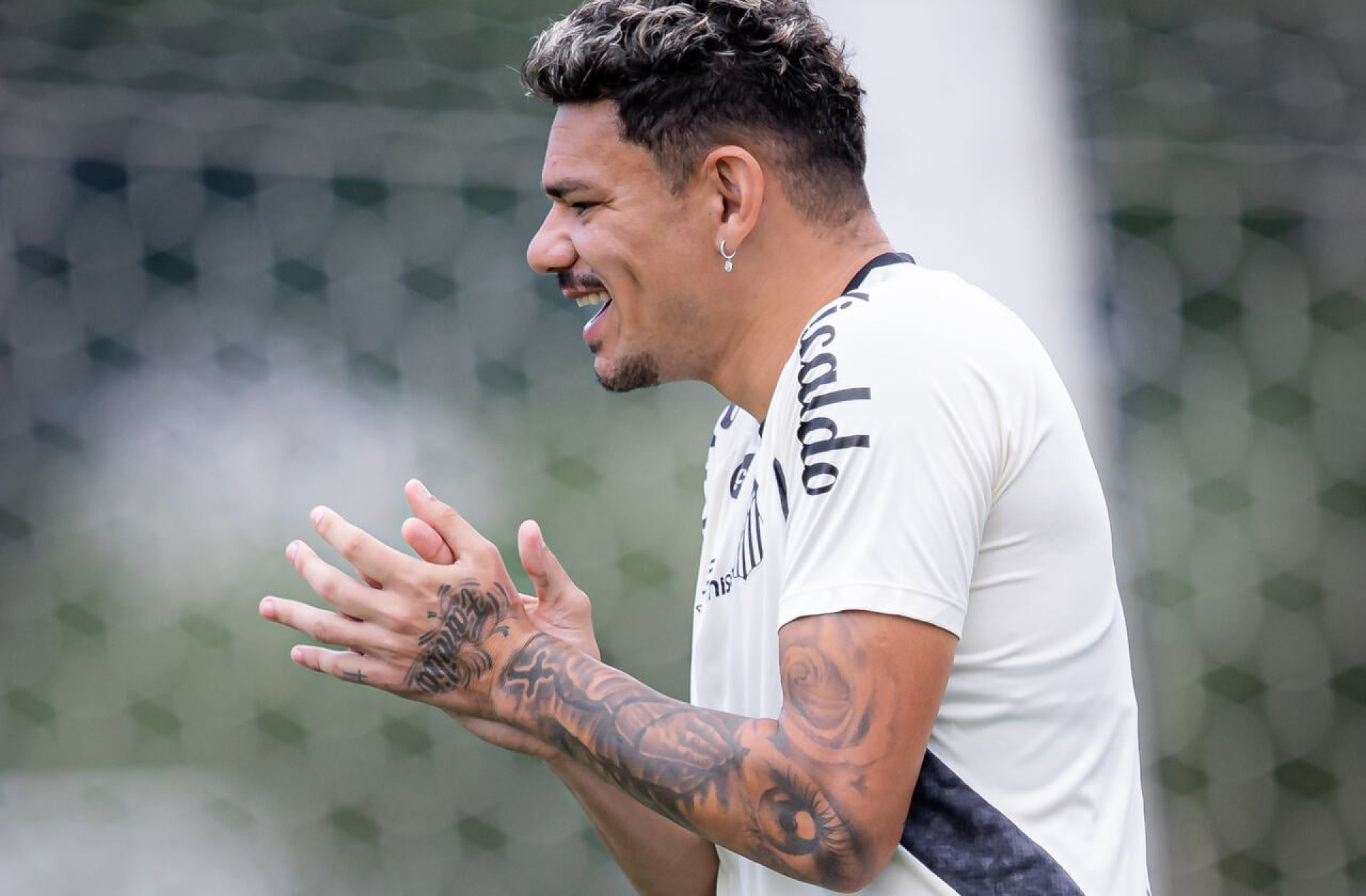 Tiquinho entra na Justi&ccedil;a e rescinde com o Santos