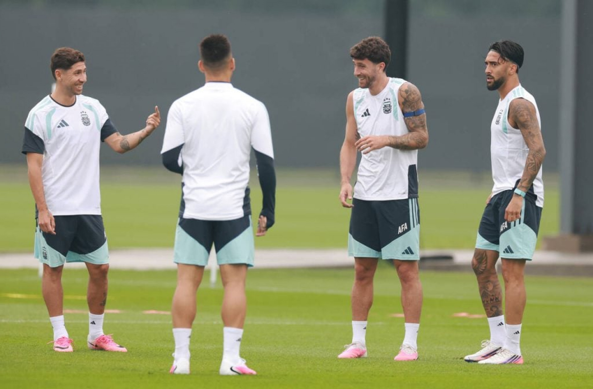 Scaloni indica altera&ccedil;&otilde;es em &uacute;ltimo treino da Argentina antes da final