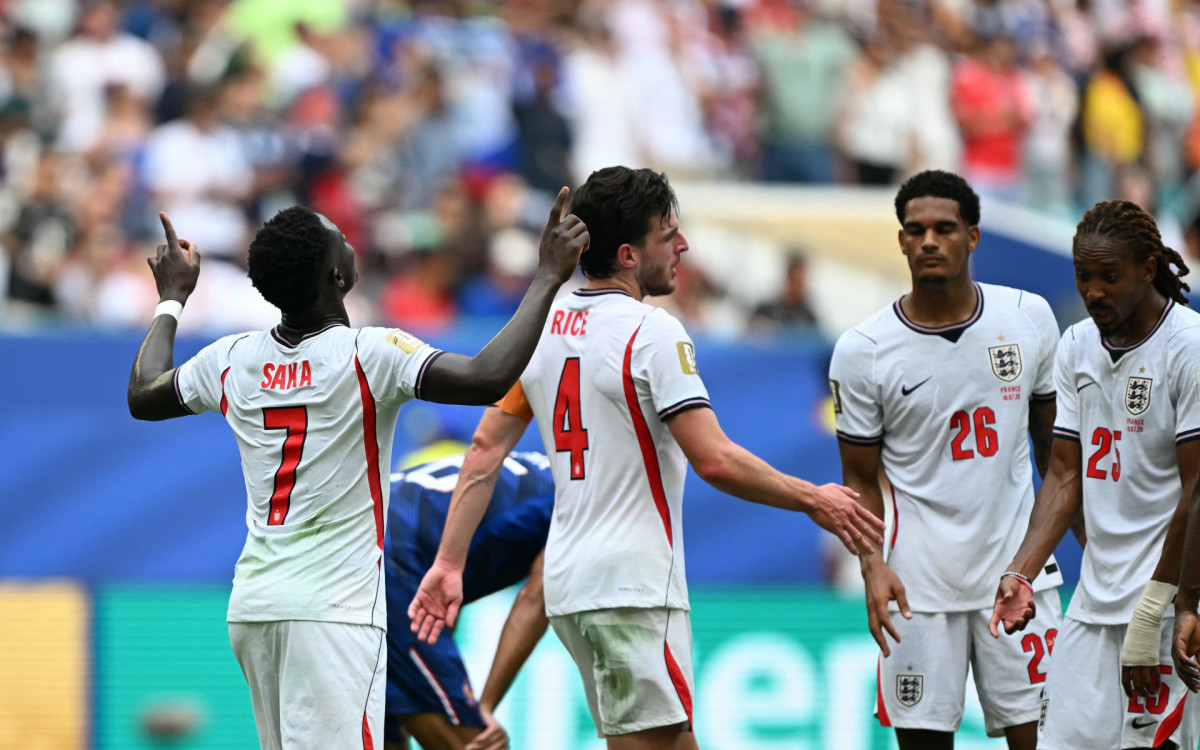 Em partida maluca, a Inglaterra venceu a França por 6 a 4 na disputa do terceiro lugar, o jogo com mais gols na Copa do Mundo
