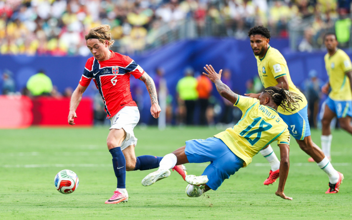 O Brasil se despediu da Copa ao perder para a Noruega por 2 a 1, nas oitavas de final. Esta foi a pior campanha da Seleção em Mundiais desde 1990