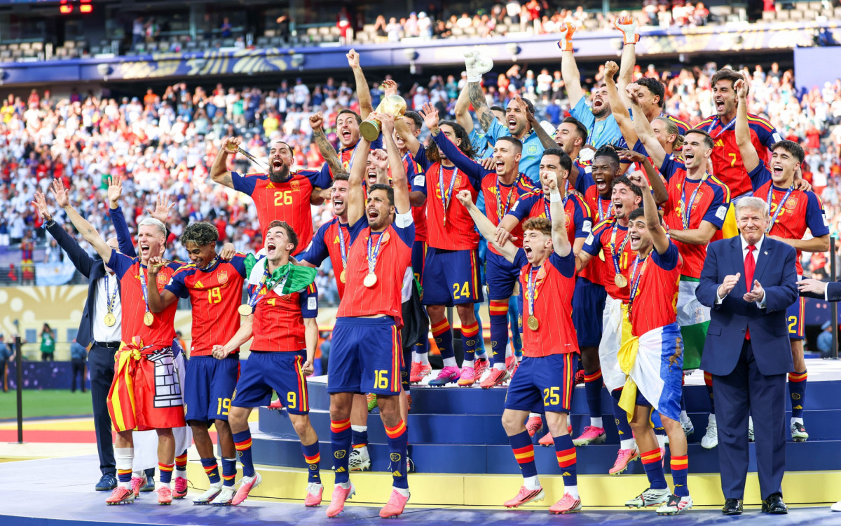 A Espanha se sagrou campe&atilde;o mundial ap&oacute;s vencer a Argentina por 1 a 0 na final da Copa do Mundo neste domingo (19), com gol de Ferran Torres