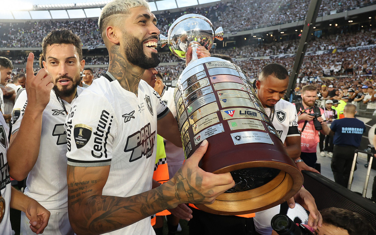 Alexander Barboza foi peça-chave do Botafogo no título da Libertadores de 2024