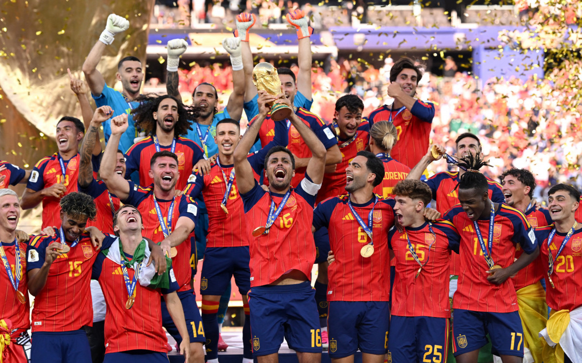 Seleção espanhola comemora o bicampeonato mundial