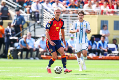 Dani Olmo acusa argentino de mentir sobre agressão na final da Copa
