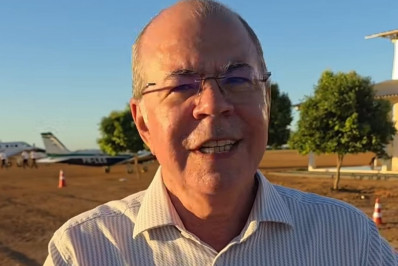 Avião com deputado faz pouso forçado em fazenda