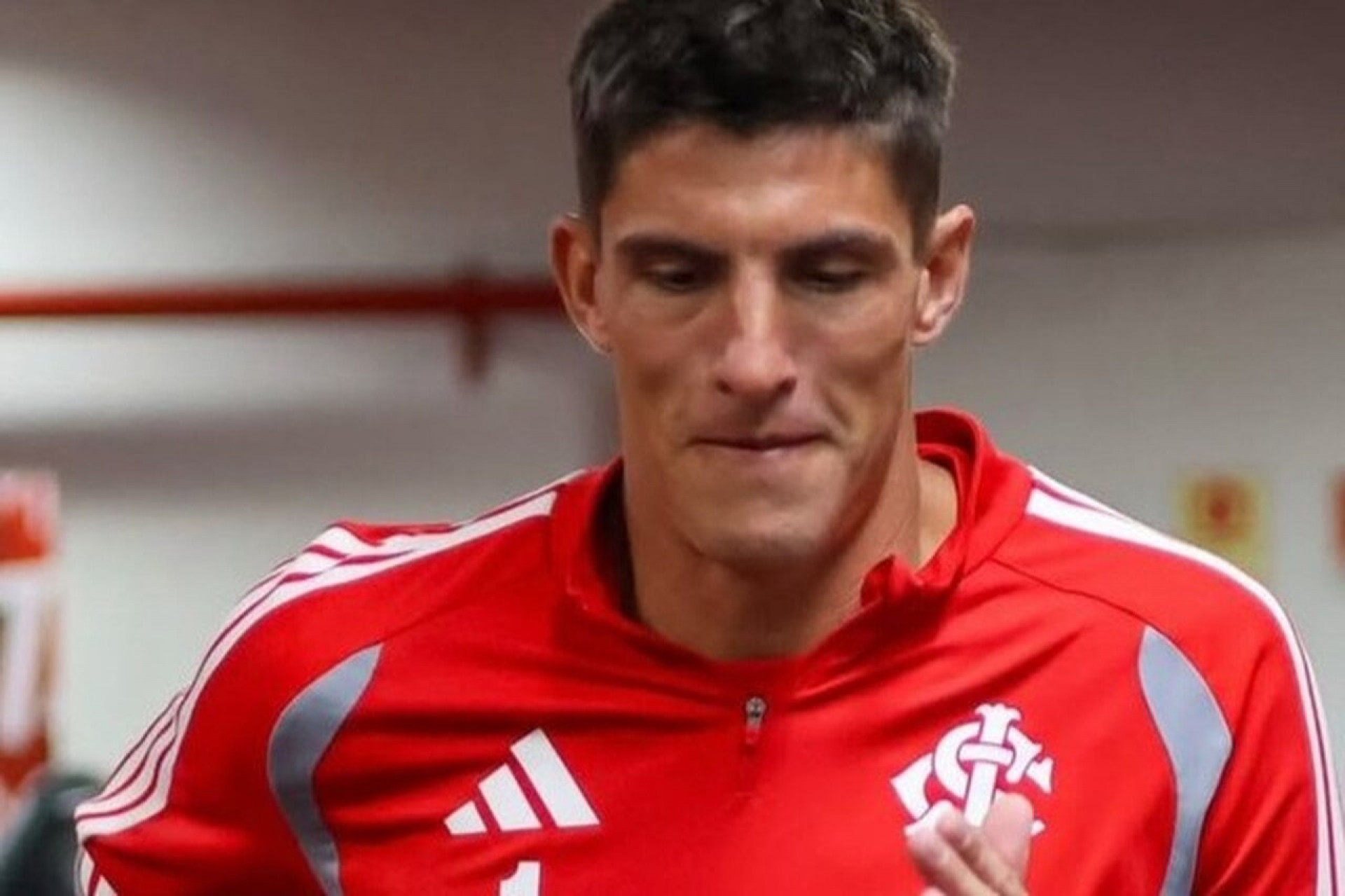 Rochet volta a treinar no campo e pode refor&ccedil;ar o Internacional