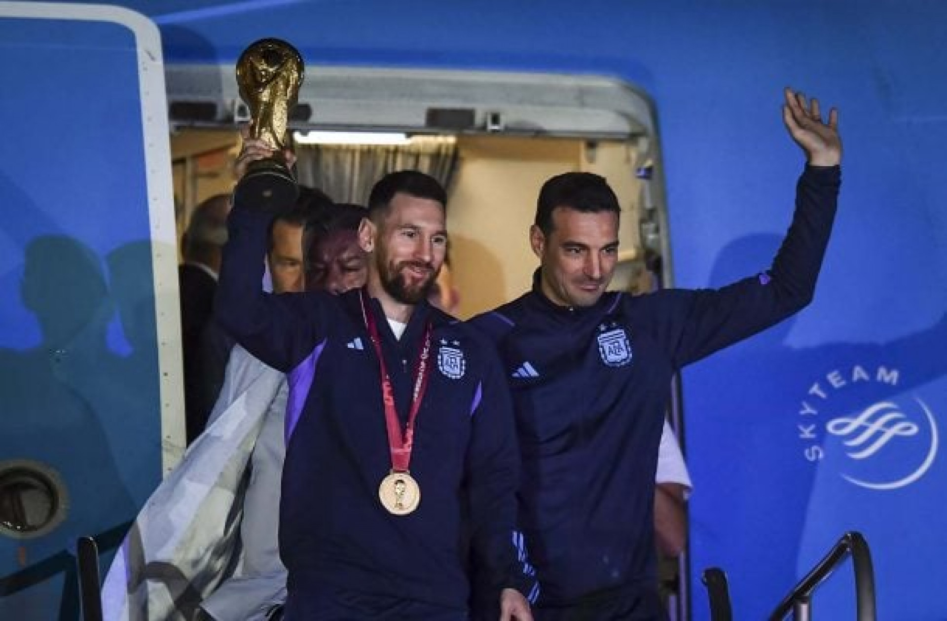 Mesma origem, sintonia e muito amor: como Messi mudou a vida de Scaloni