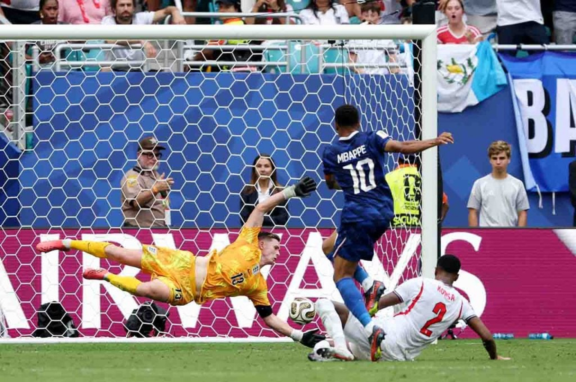 Mbapp&eacute; &eacute; o artilheiro da Copa pela segunda vez