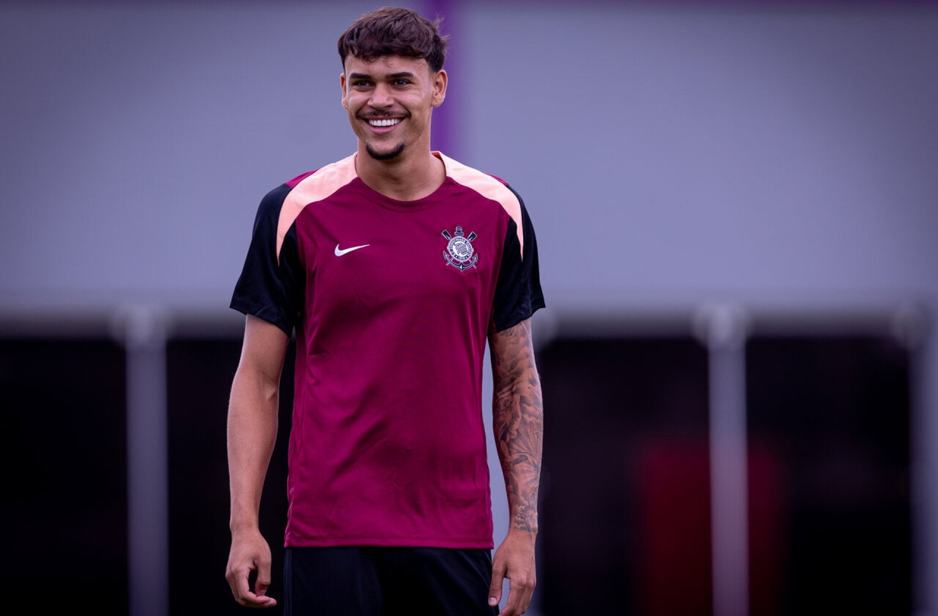 Tchoca recebe aten&ccedil;&atilde;o especial de Diniz e se aproxima de retorno no Corinthians