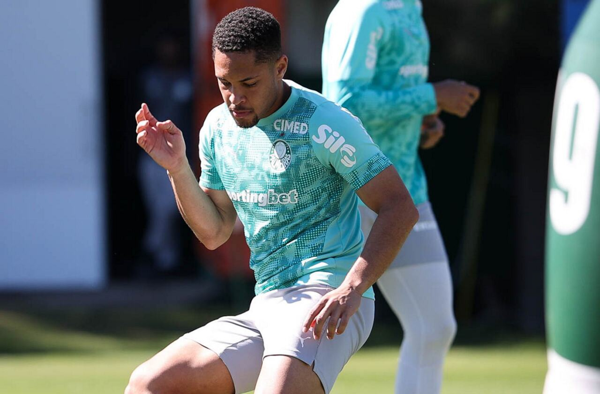 Palmeiras tem retornos de Carlos Miguel e Vitor Roque em treino