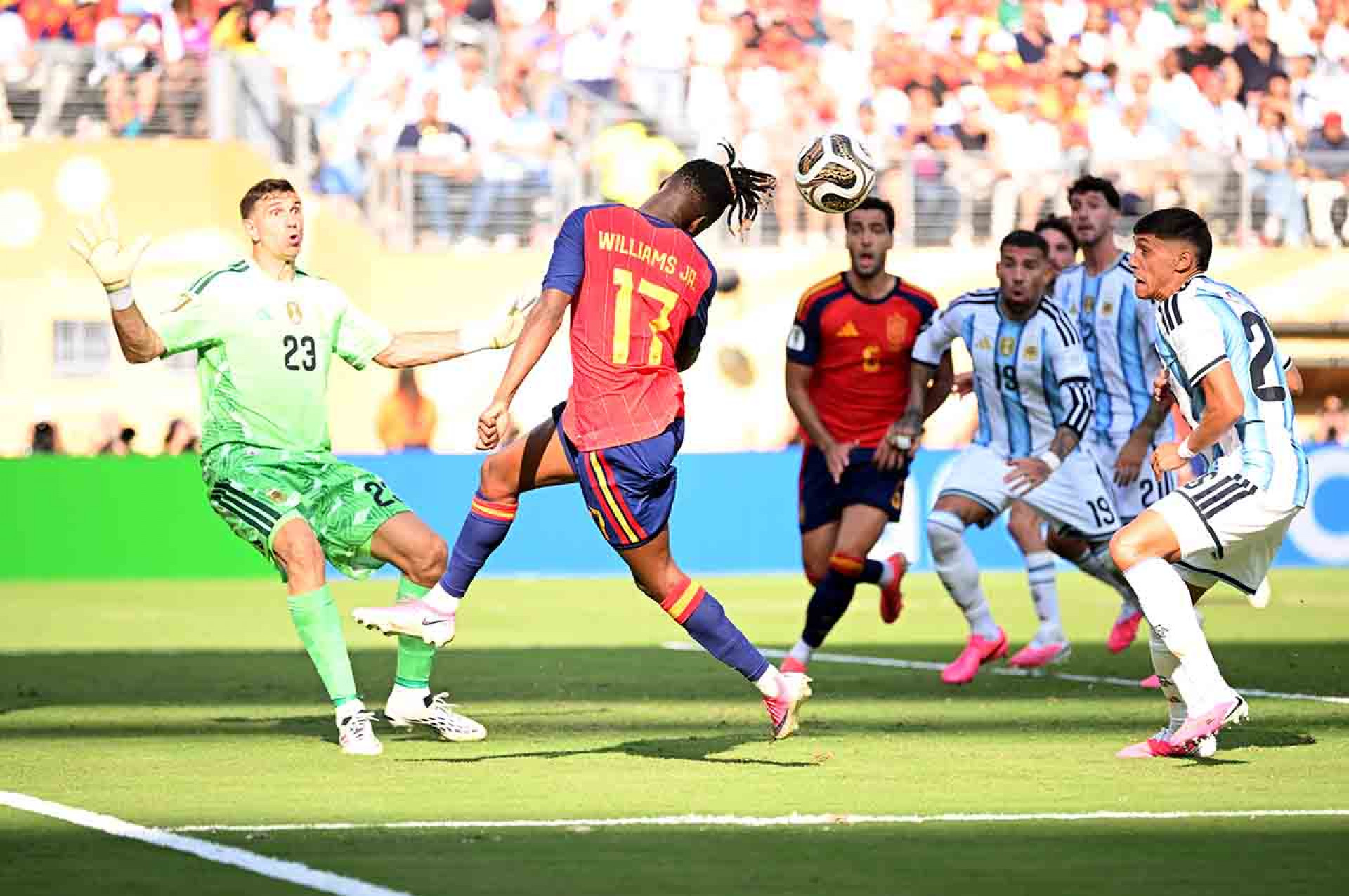 EAST RUTHERFORD, NEW JERSEY - JULY 19: Nico Williams #17 of Spain attempts a header against Emiliano Martinez #23 of Argentina during the FIFA World Cup 2026 Final match between Spain and Argentina at New York New Jersey Stadium on July 19, 2026 in East Rutherford, New Jersey. (Photo by David Ramos/Getty Images)