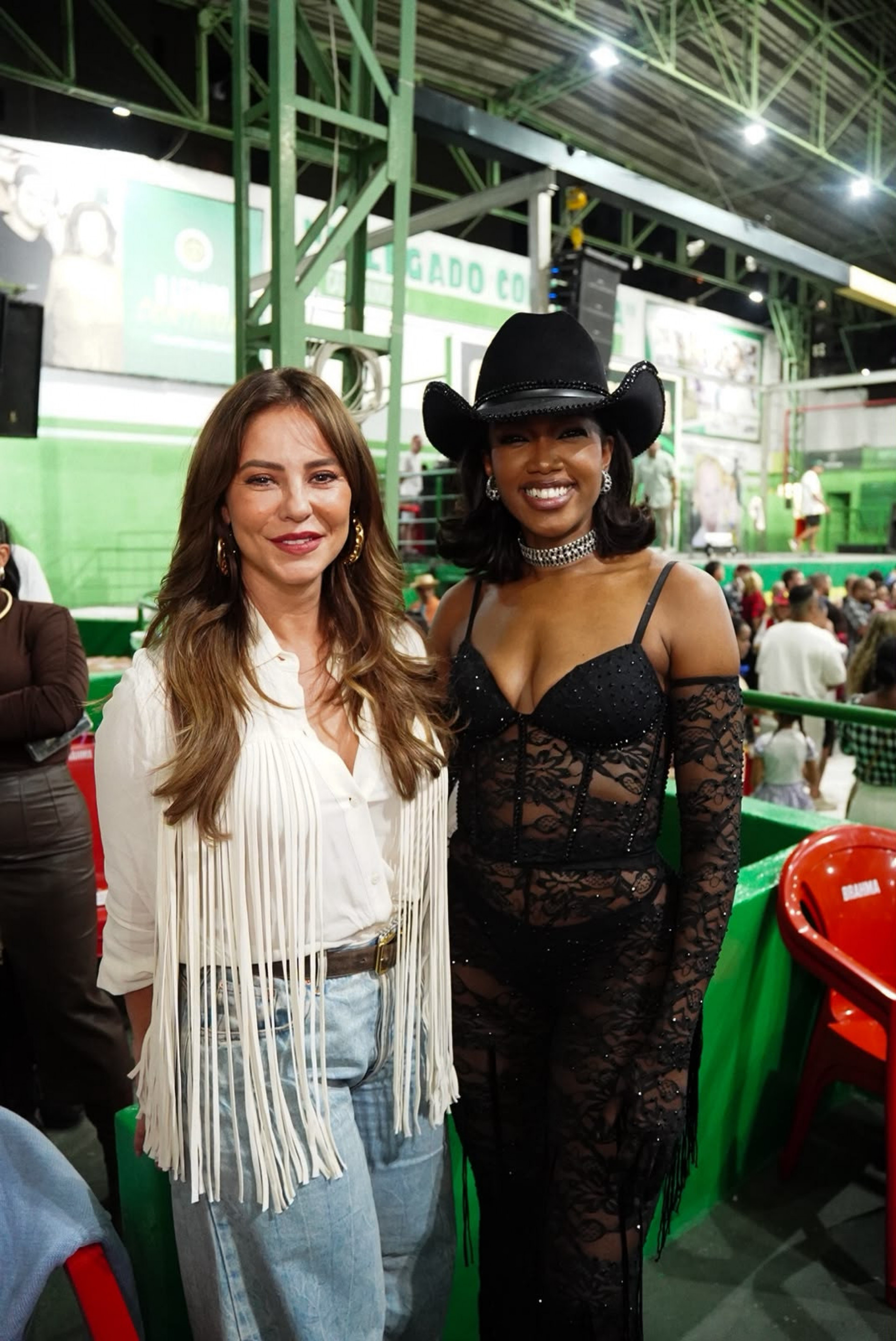 Paolla Oliveira e Iza participaram de festa na quadra da escola - Wagner Rodrigues/Divulgação Imperatriz