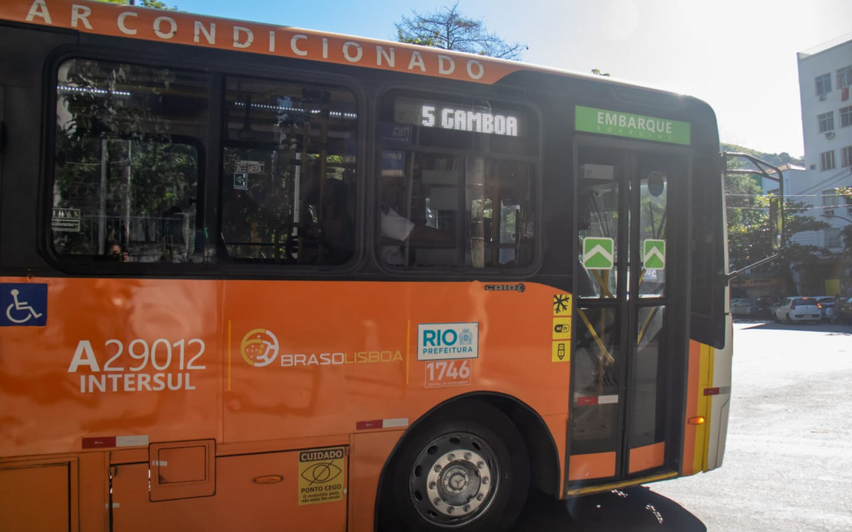 Antiga linha 222 que agora é batizada como LESD 155 com ponto final na praça Edmundo rego no Grajaú - Érica Martin/Agência O DIA