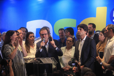 Eduardo Paes sobe o tom e Curi cresce