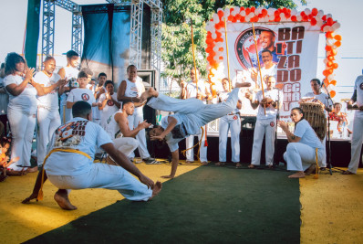Casa de Cultura Heloísa Alberto Torres promove encontro de capoeira e troca de cordas na Praça Marechal Floriano Peixoto