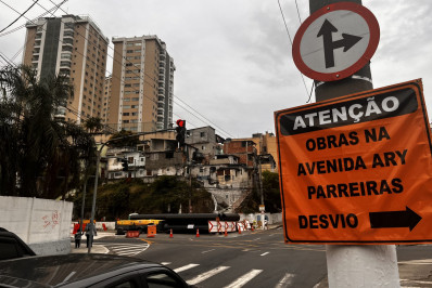 Nova fase da obra na Ary Parreiras altera trânsito em Icaraí