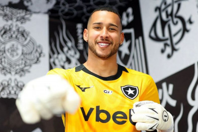 Botafogo anuncia contratação de Gabriel Batista, ex-goleiro do Flamengo
