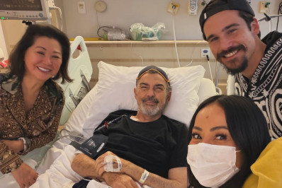 Sabrina Sato compartilha registro com o pai durante internação