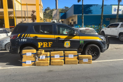 PRF apreende cerca de 200 quilos de maconha após perseguição na Via Dutra, em Piraí