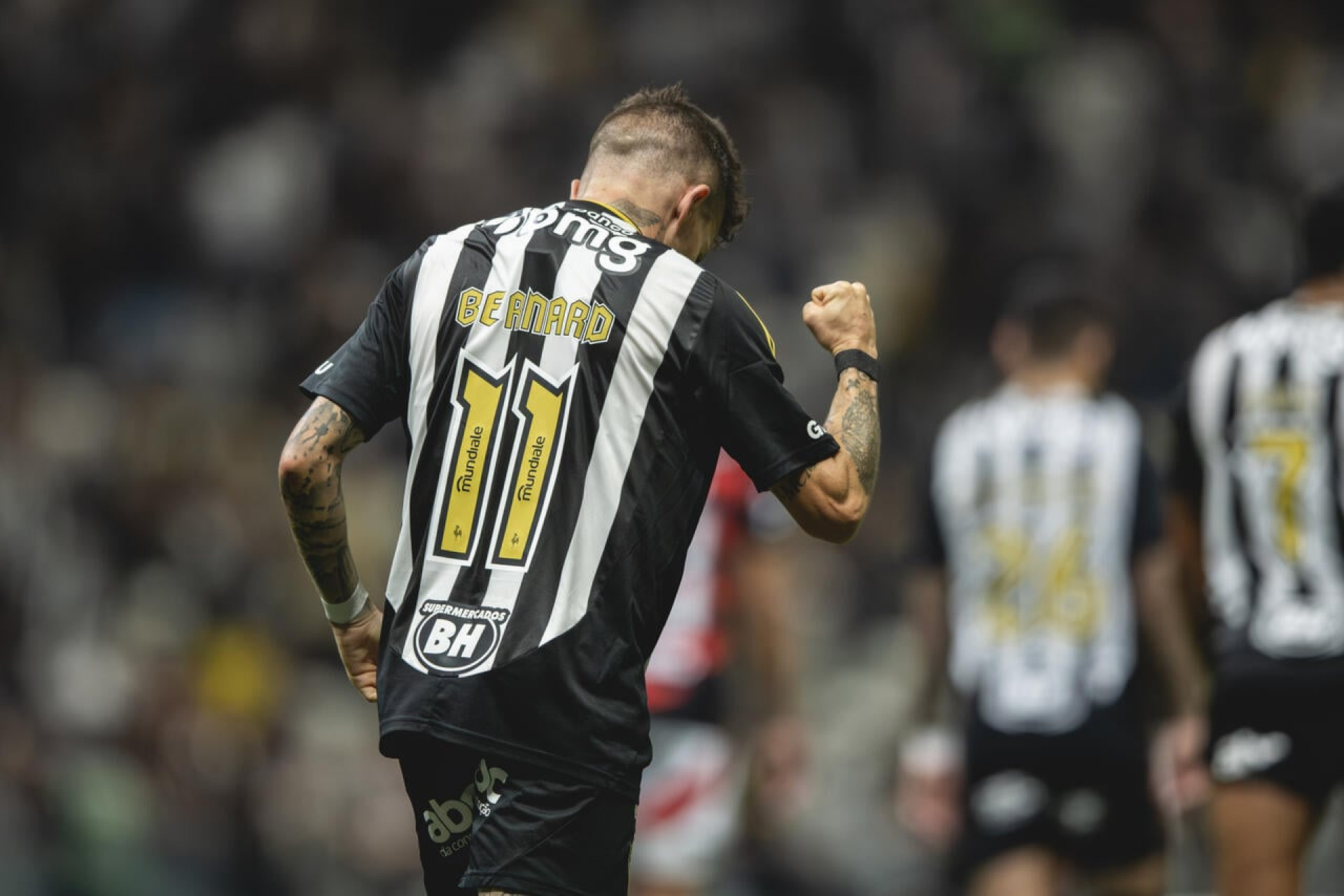 Bernard quebra o sil&ecirc;ncio e relembra fase mais dif&iacute;cil no Atl&eacute;tico