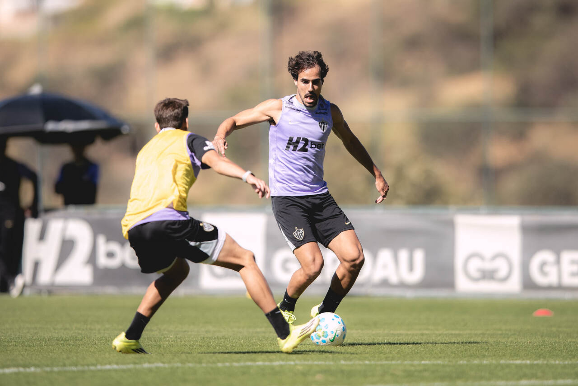 Gr&ecirc;mio faz sondagem por meia do Atl&eacute;tico