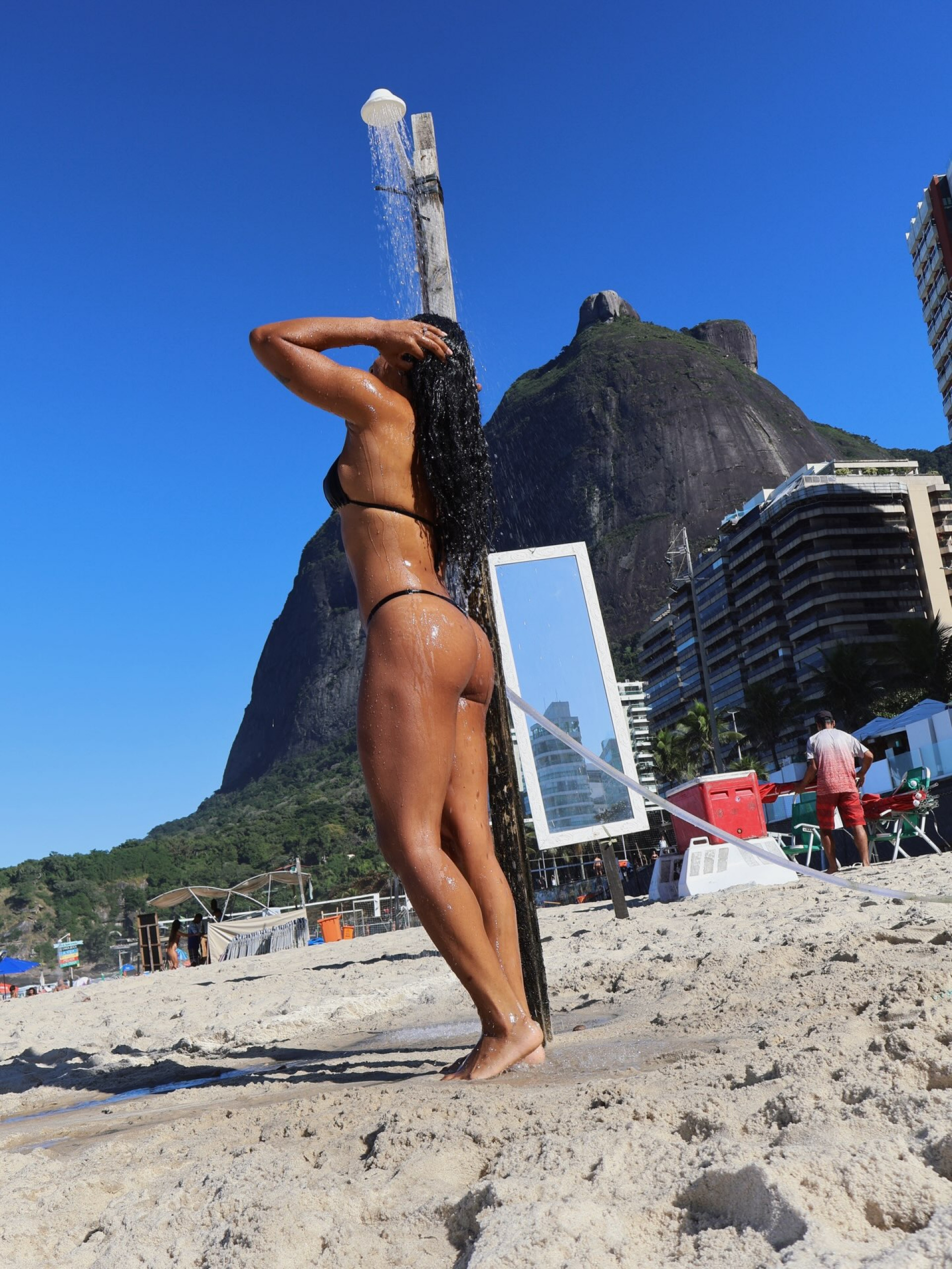Rebeca Andrade na praia de São Conrado, Zona Sul do Rio - Reprodução / Instagram