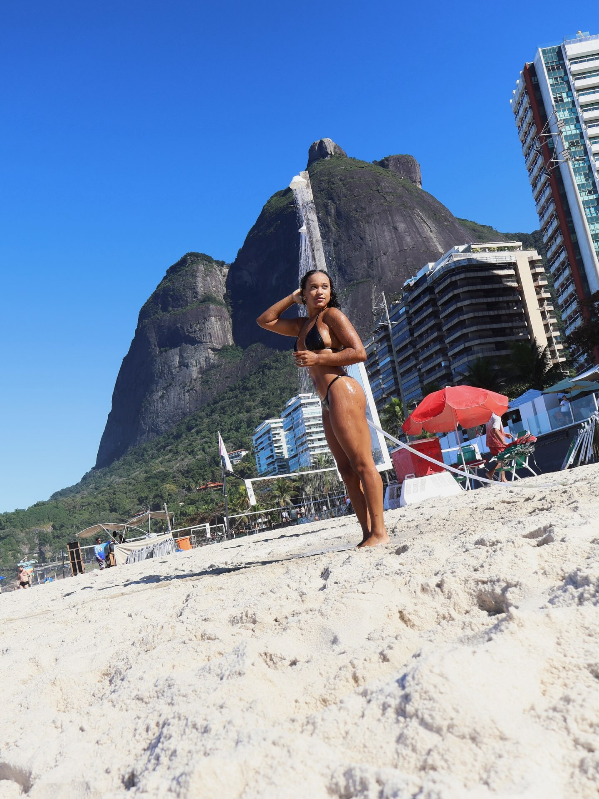 Rebeca Andrade na praia de São Conrado, Zona Sul do Rio - Reprodução / Instagram