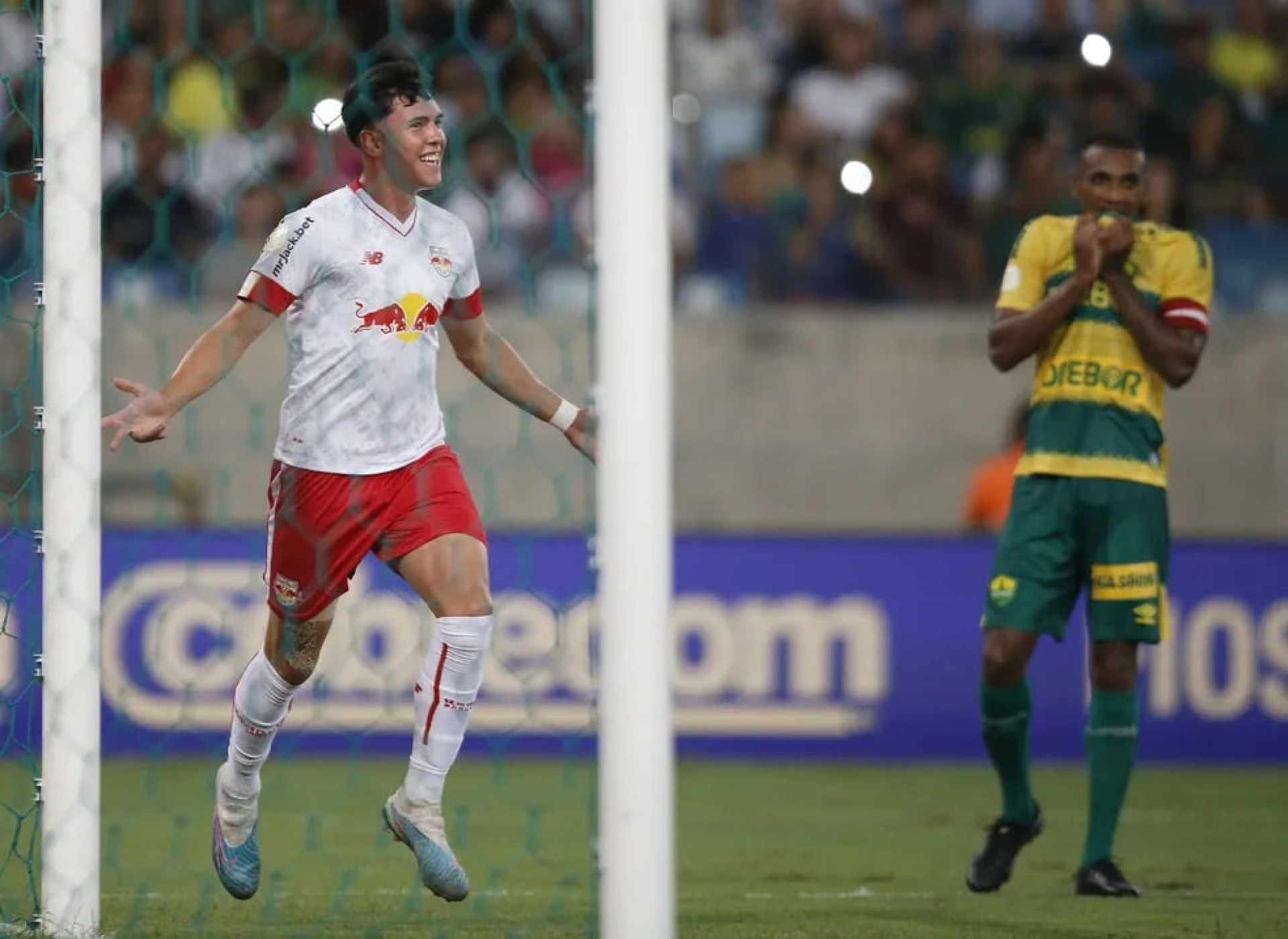 Internacional avalia Thiago Borbas para substituir Borr&eacute;