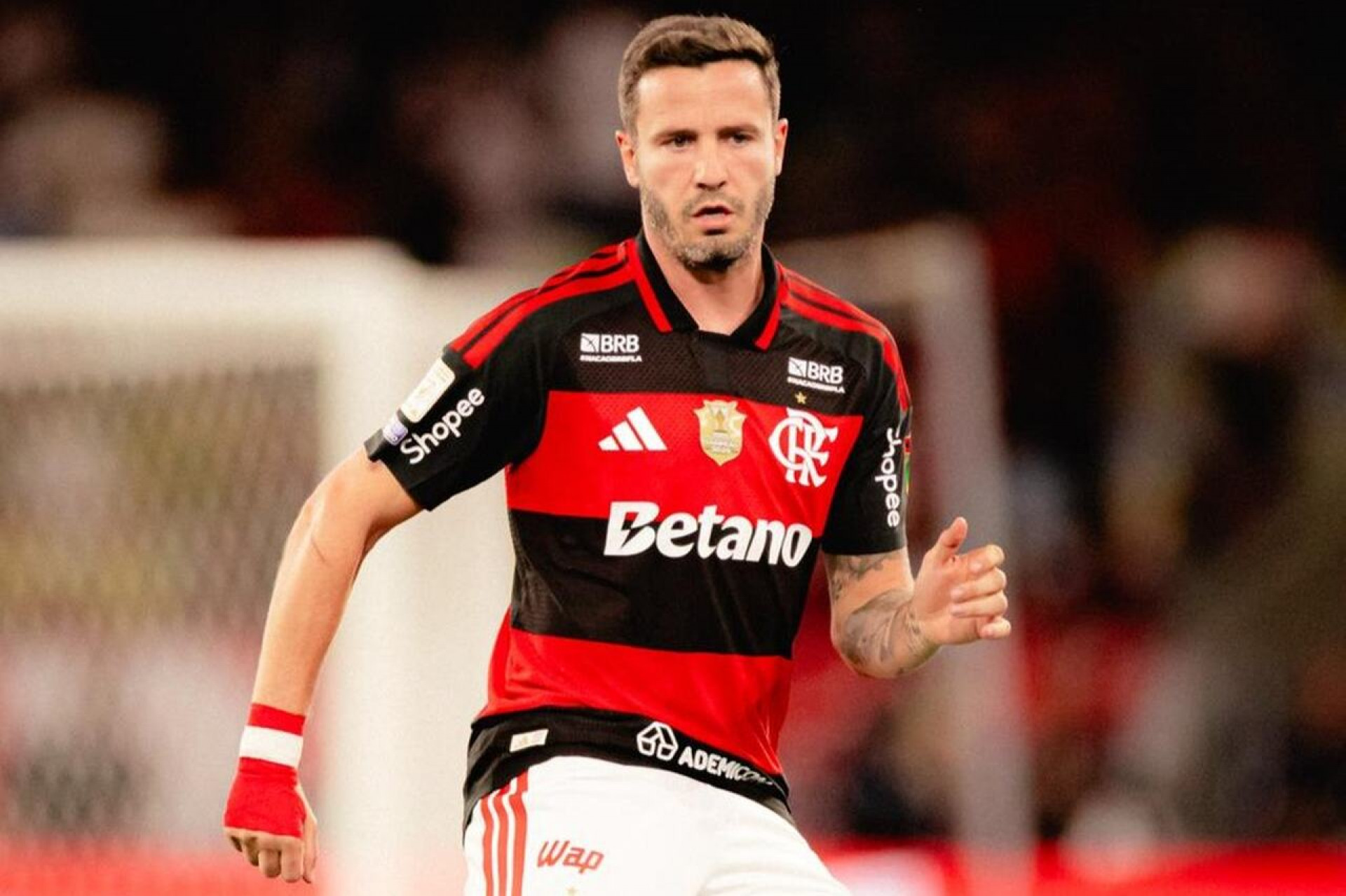 Sa&uacute;l, do Flamengo, celebra t&iacute;tulo da Espanha