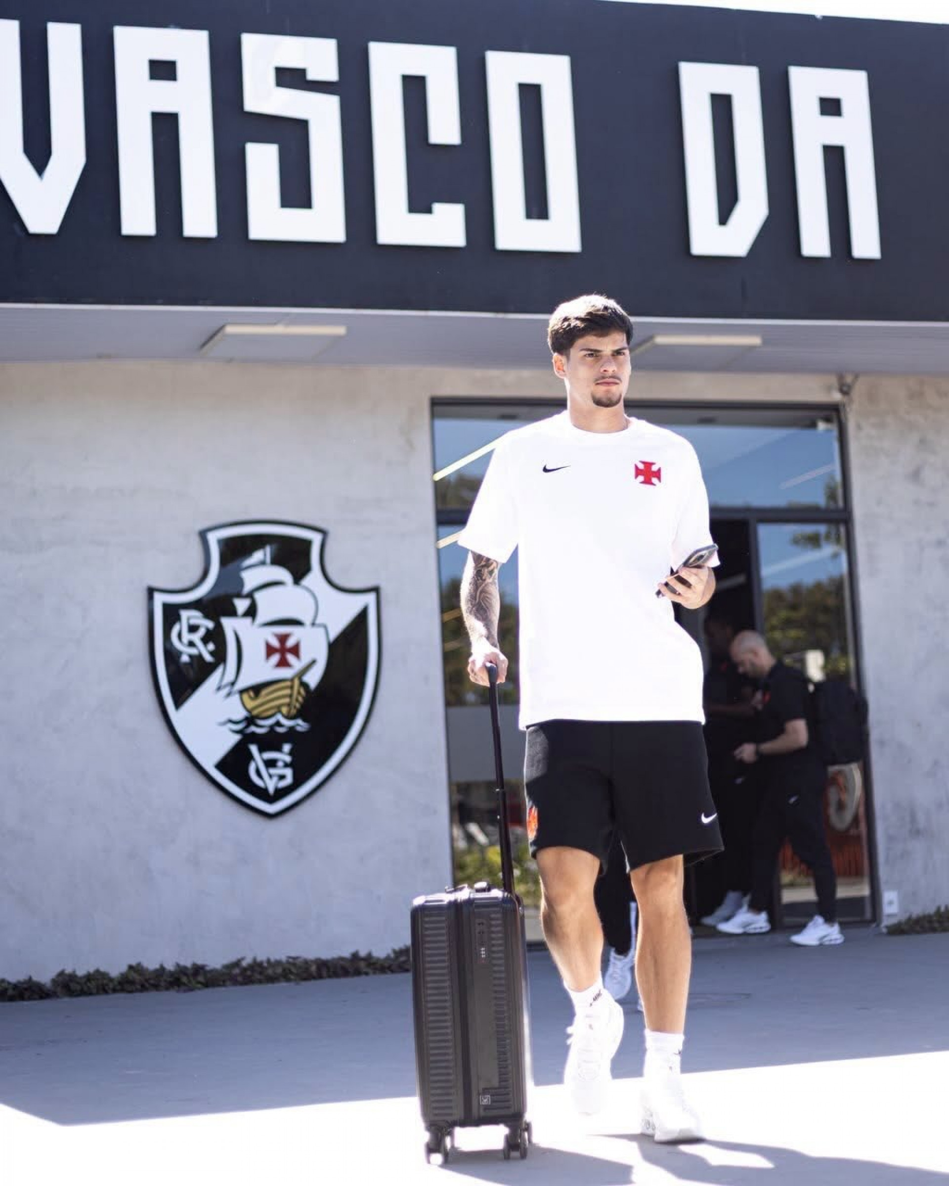 O lateral-esquerdo Paulinho é o único reforço até o momento