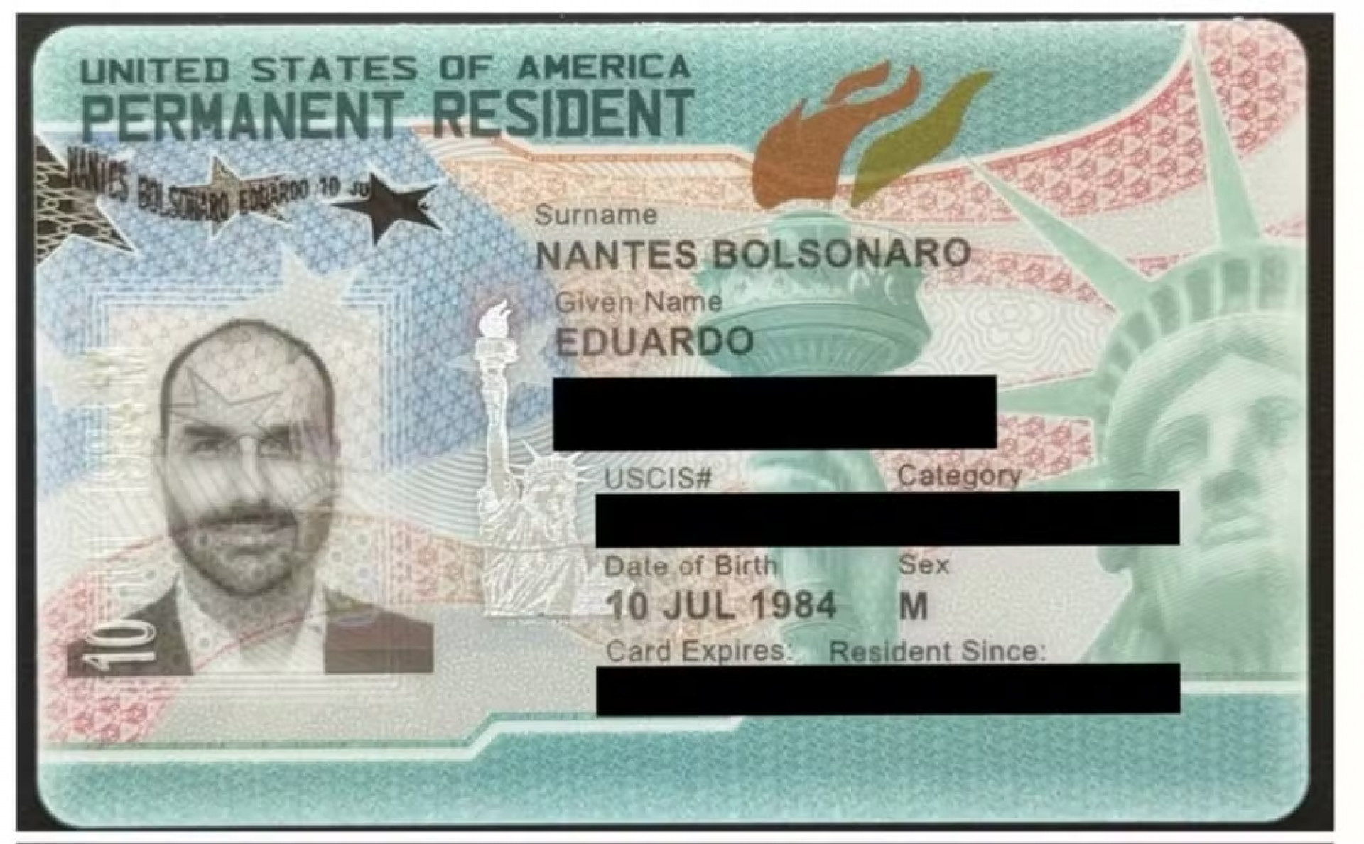 Eduardo Bolsonaro foi condenado pelo Supremo Tribunal Federal (STF) a quatro anos e dois meses de reclus&atilde;o - Reprodu&ccedil;&atilde;o / Redes sociais