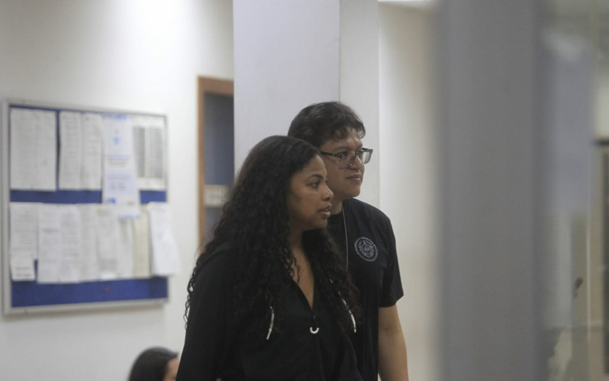 Fernanda Rodrigues, presa na operação, foi encaminhada à Cidade da Polícia - Reginaldo Pimenta/Agência O DIA