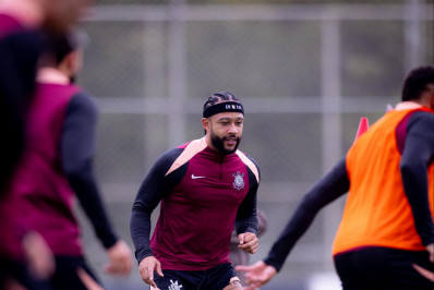 Dirigente explica proposta do Corinthians para renovar com Memphis