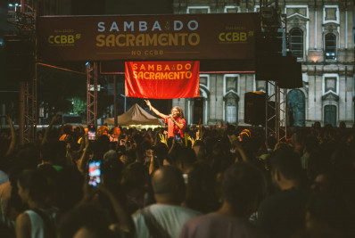 Grátis! Marcos Sacramento celebra aniversário com roda de samba no CCBB