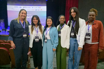 Prefeita Katia Miki destaca políticas públicas para mulheres durante o Conecta Delas, em Niterói