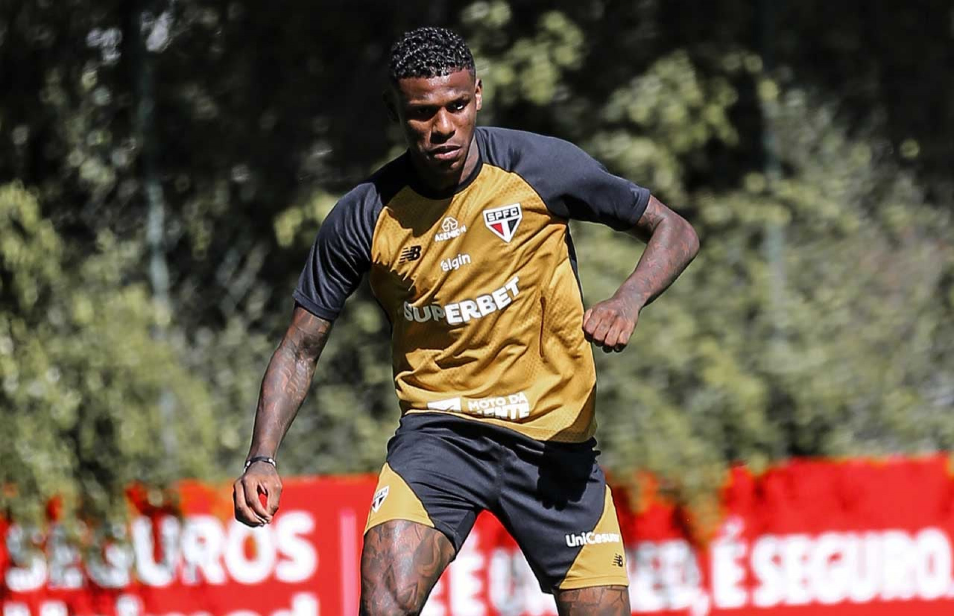 Sabino &eacute; d&uacute;vida, e Dorival far&aacute; mudan&ccedil;as na defesa do S&atilde;o Paulo