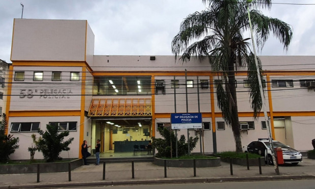 Polícia prende pai por espancar filho que urinou e defecou na roupa