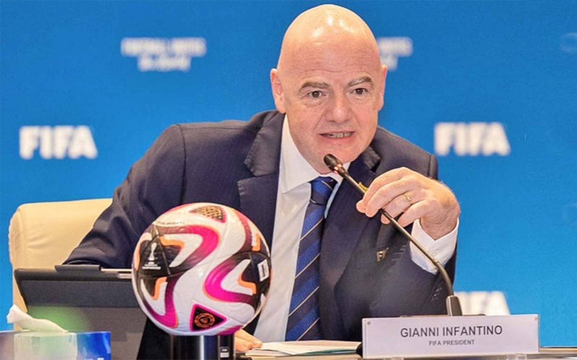 Presidente de La Liga critica Copa com 64 sele&ccedil;&otilde;es e diz que Infantino deve deixar a Fifa