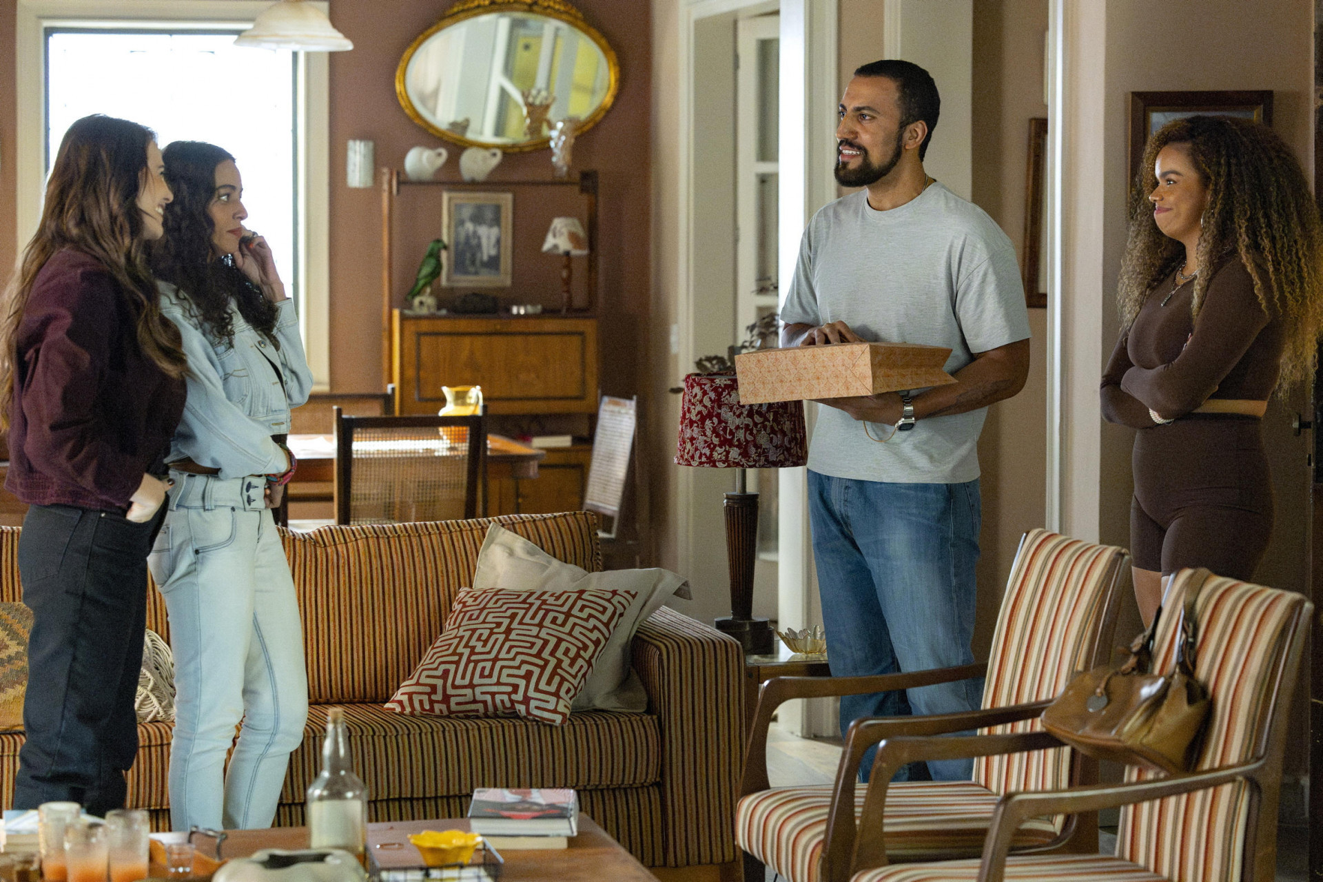 Joel (Ricardo Teodoro) conhece Adriana (Letícia Colin) - Manoella Mello / TV Globo