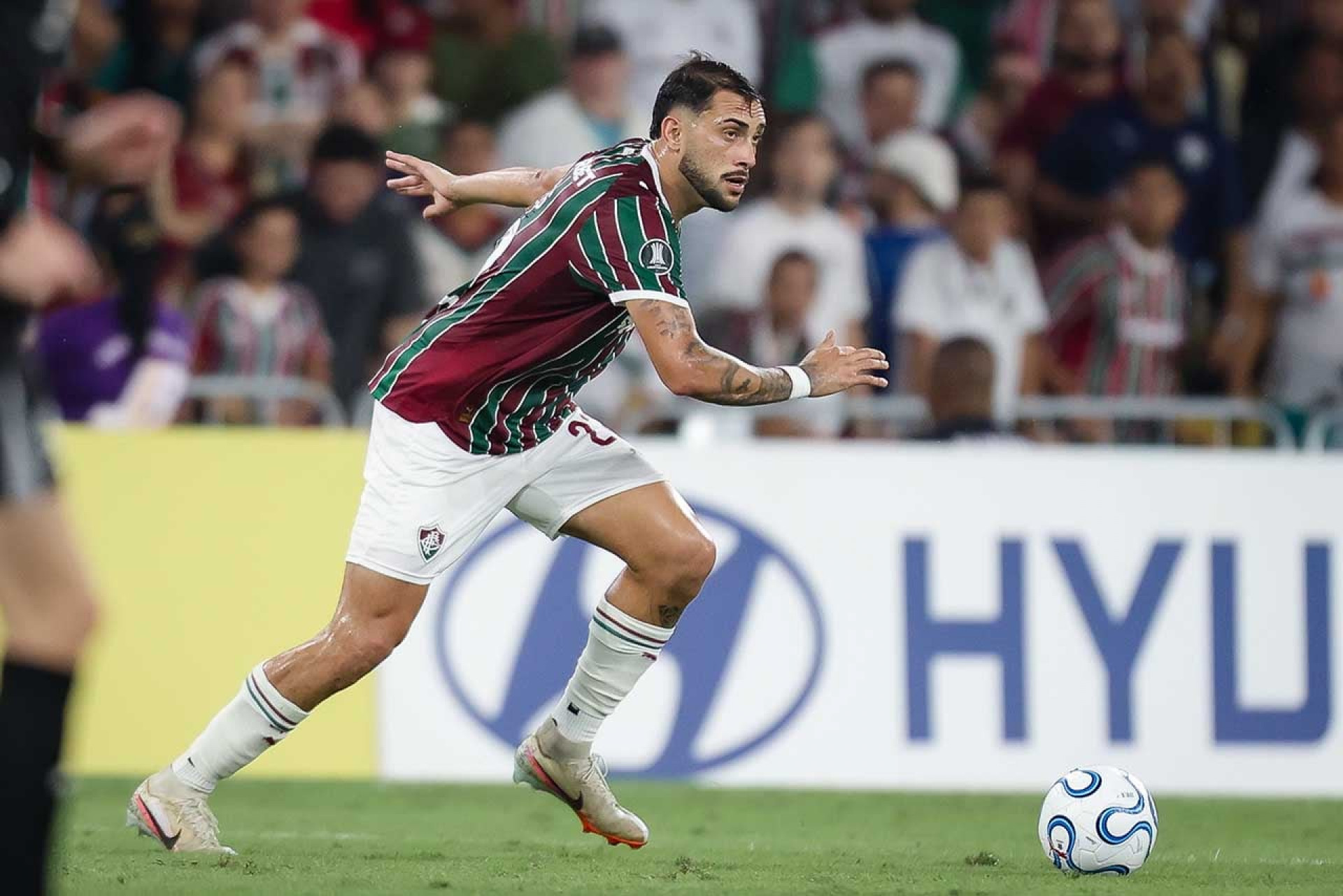 Com dois machucados, saiba qual deve ser a zaga do Fluminense diante do Gr&ecirc;mio