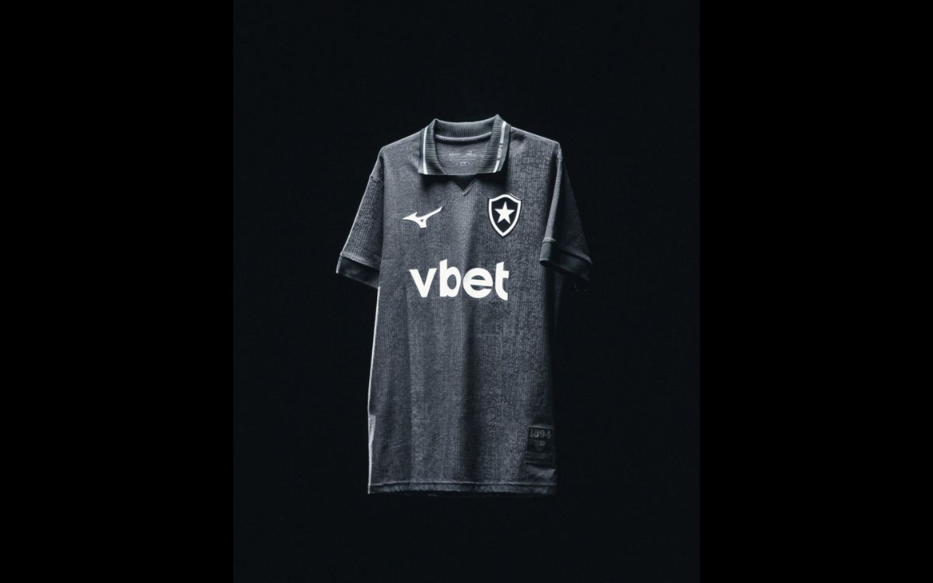 Nova camisa preta do Botafogo, em parceria com a Mizuno - Divulgação / Botafogo