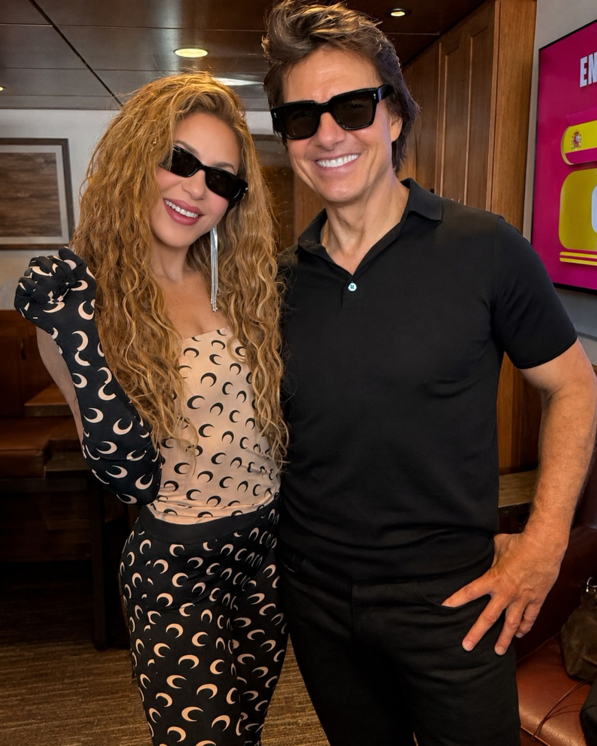 Shakira e Tom Cruise - Reprodução / Instagram