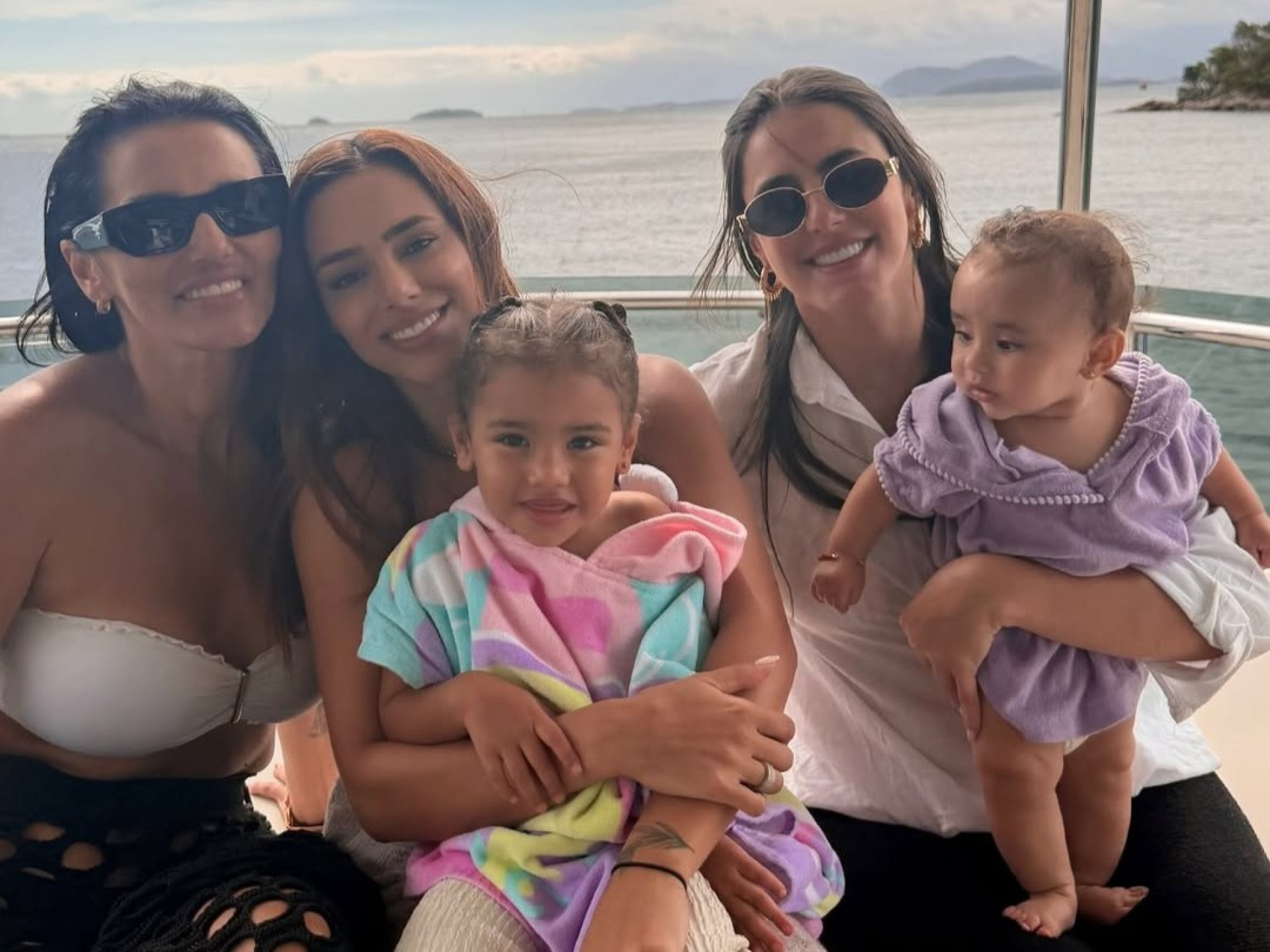 Bruna Biancardi, com a mãe, irmã e filhas - Reprodução / Instagram