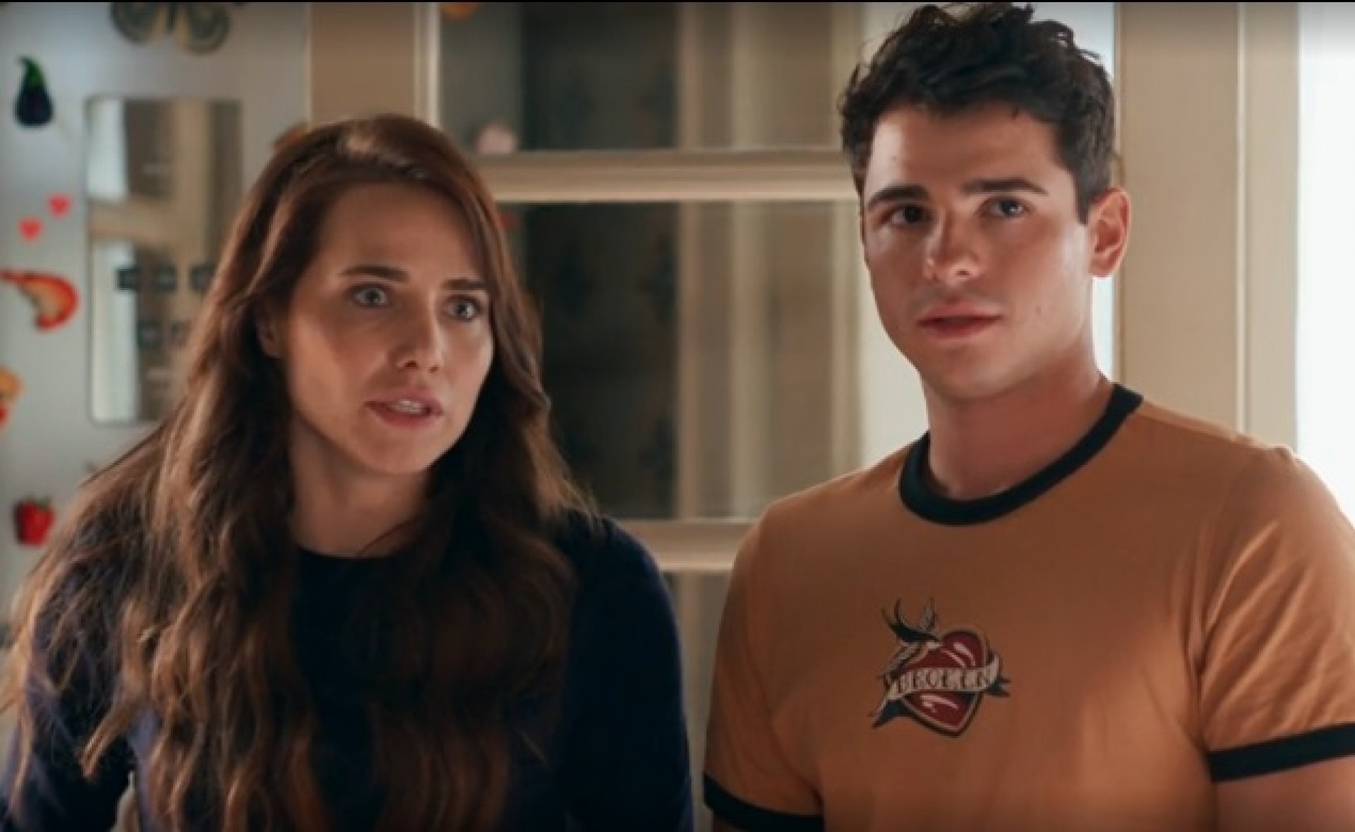 Maurício (João Victor Gonçalves) recebe o apoio da irmã, Adriana (Leticia Colin) - Reprodução de vídeo / TV Globo
