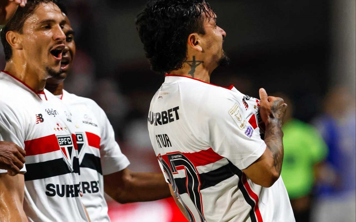 S&atilde;o Paulo toma virada em cinco minutos e perde para o Athletico