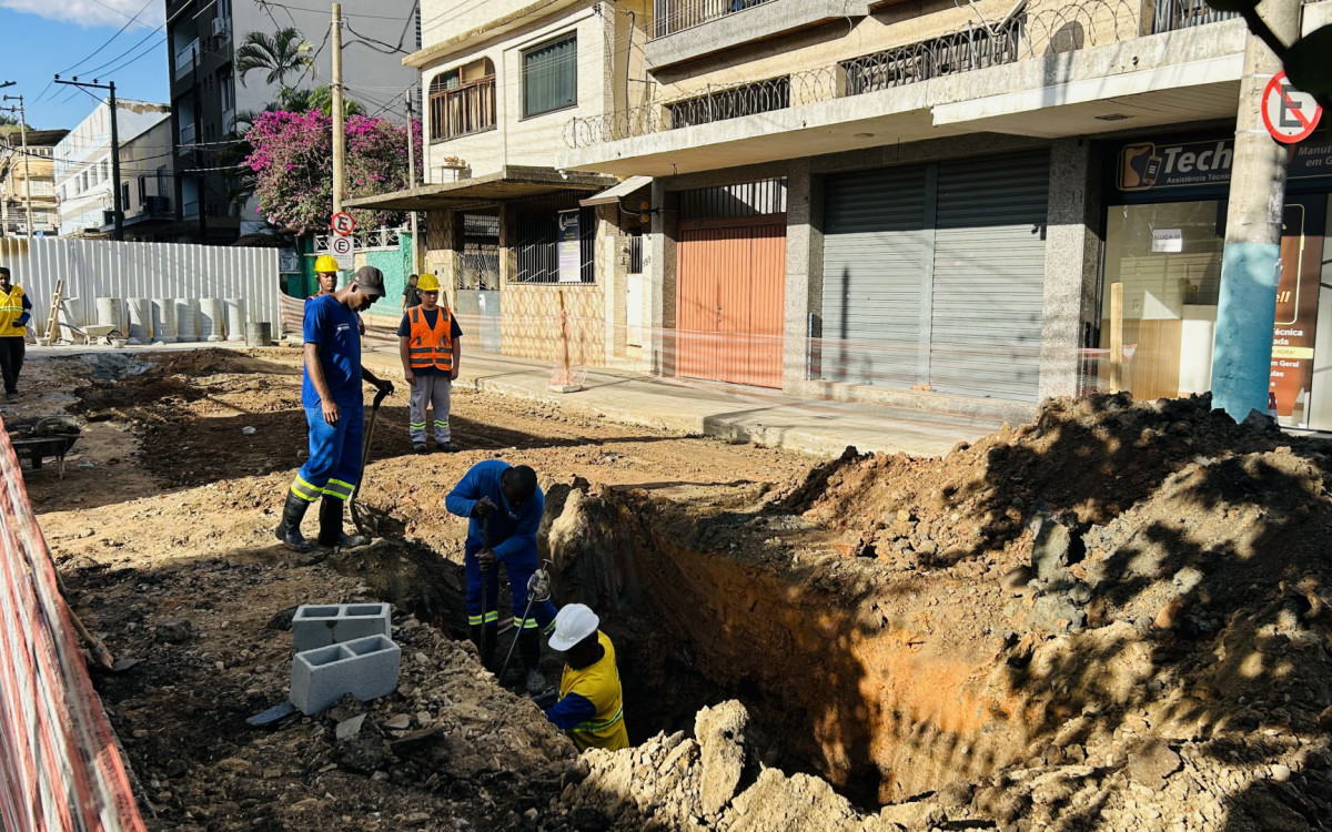 Obras na Rua da Maçonaria, em Três Rios